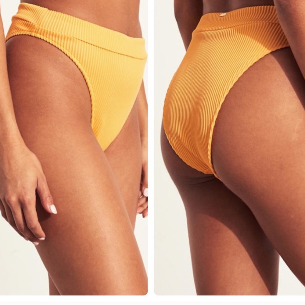 ✨Hollister High Waisted Bikini Bottoms✨